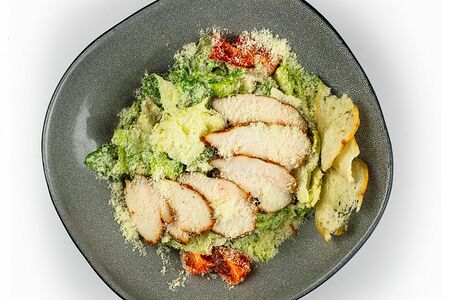Салат цезарь с курицей