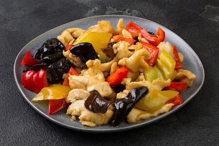 Филе рыбы с древесными грибами