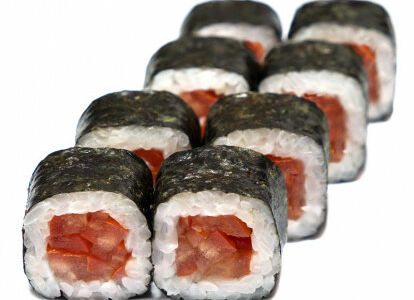 Ролл с помидором