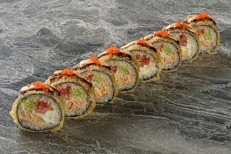 Теплый ролл с тунцом