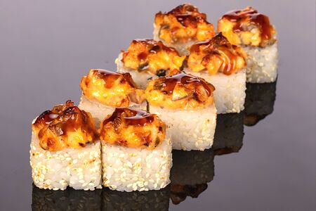 Запеченный ролл с угрем