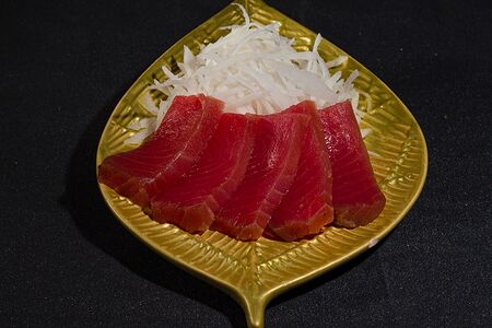 Сашими с тунцом