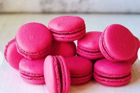 Макарун малиновый