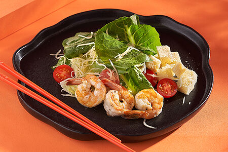 Салат Цезарь с креветками