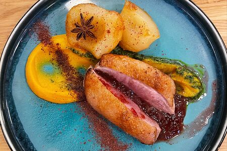 Филе утки с пряной грушей