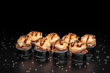 Запеченный ролл с лососем