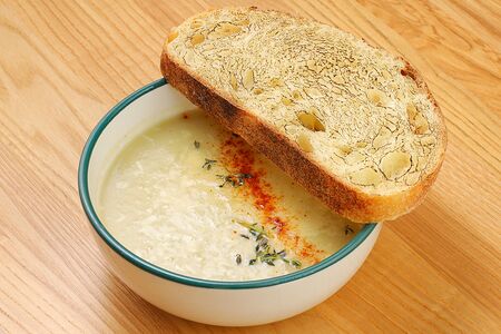 Крем-суп луковый с куриным филе