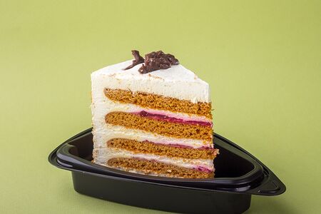 Торт Медовый с брусникой