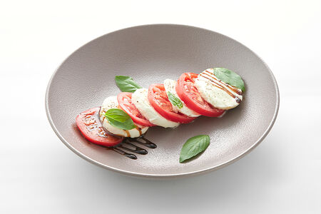 Моцарелла буффало с томатами