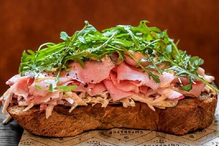 Брускетта с тамбовским окороком