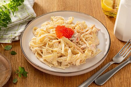 Паста с лососем и икрой