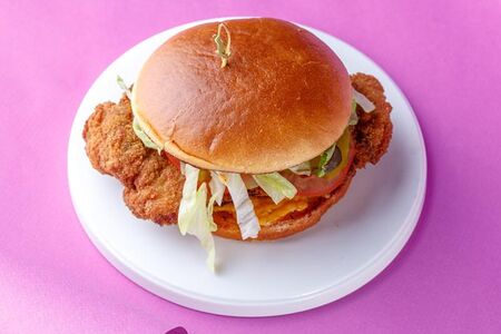 Бургер с куриным бедром