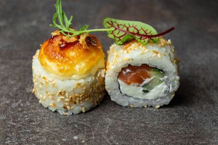 Запечённый ролл с лососем