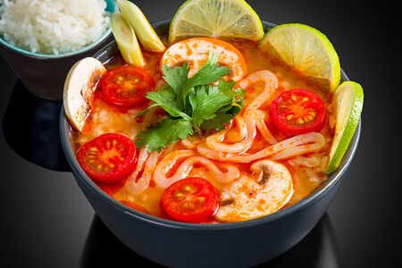 Суп Том Ям с Кальмарами