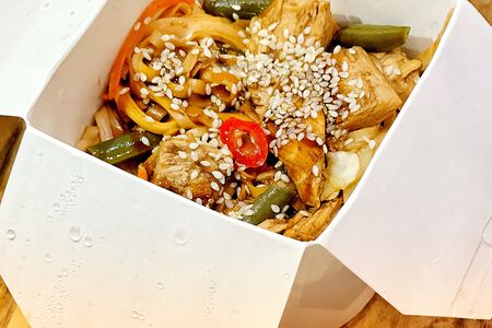 Вок с курицей