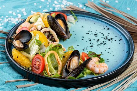 Салат с морепродуктами