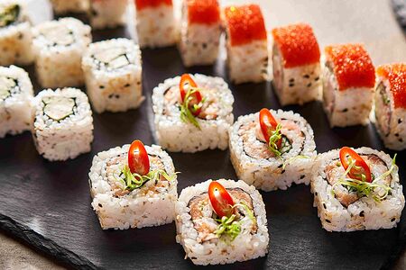 Запеченный ролл с лососем