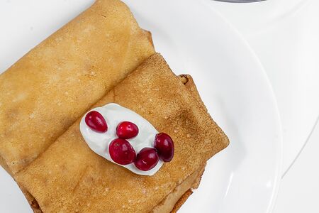 Блинчики со сгущенкой, сыром маскарпоне и бананом