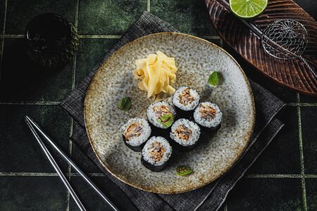 Ролл с угрем