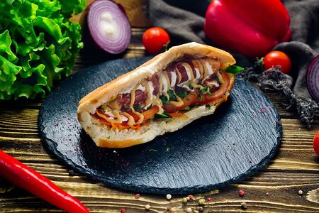 Хот-дог с охотничьей колбаской