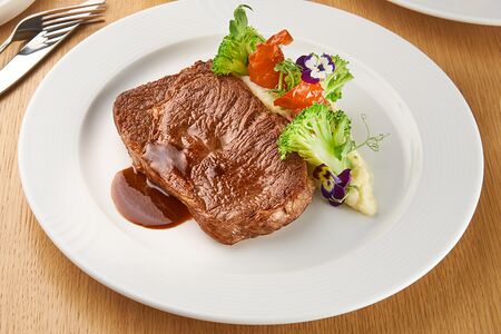 Стейк Стриплойн с соусом