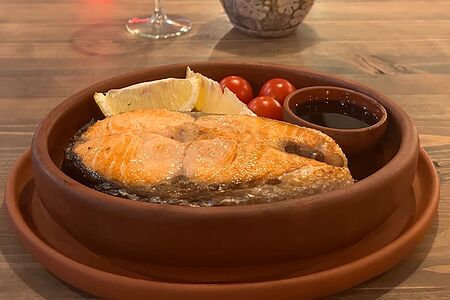 Стейк из семги на кеци