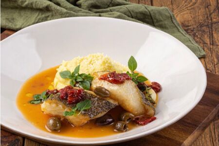 Палтус с картофельным пюре и пармезаном