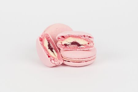 Макарон малина-белый шоколад