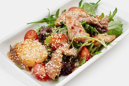 Салат с курицей и тунцом