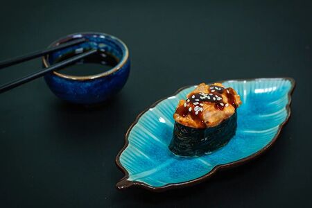 Гункан гриль с лососем