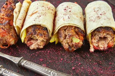 Люля-кебаб из баранины с овощами