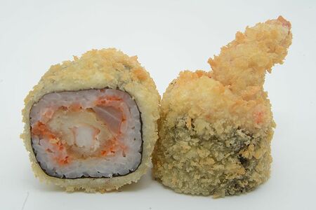 Горячий ролл с креветкой и окунем