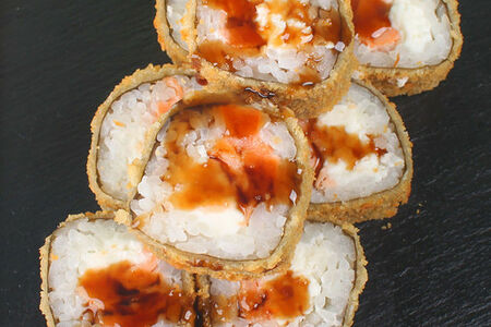 Теплый темпура ролл с лососем