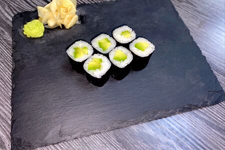 Классический с авокадо