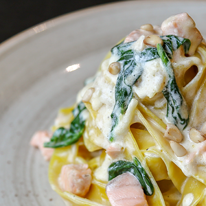 Феттуччине с лососем