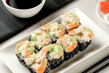 Ролл Эби с тамаго и миндалем