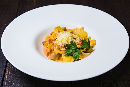 Паста с белыми грибами и томатами