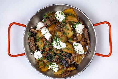 Картофель по-домашнему с говяжьей вырезкой