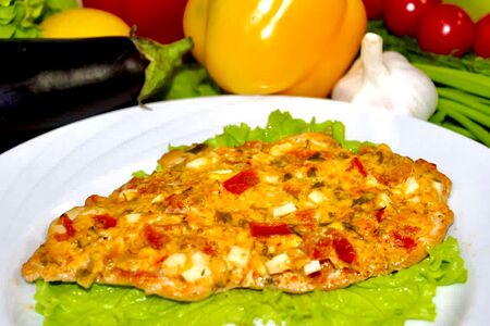 Куриное филе под сырно-овощной шапкой