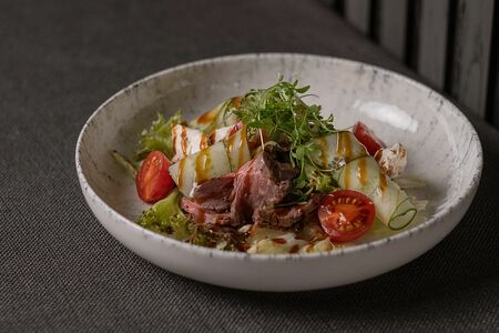 Салат с домашним ростбифом