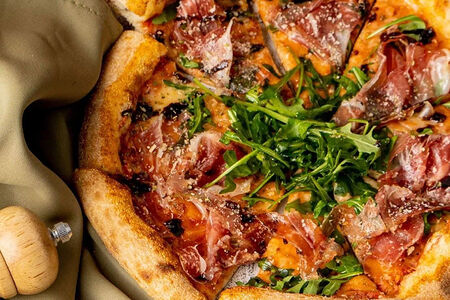 Пицца с пармским окороком