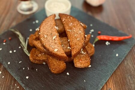 Гренки чесночные