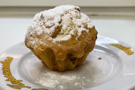 Кекс с изюмом