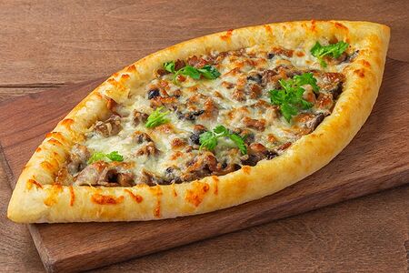 Пиде с индейкой и грибным жюльеном