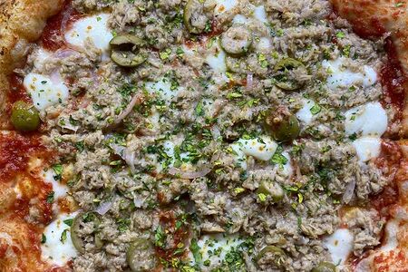 Пицца с тунцом