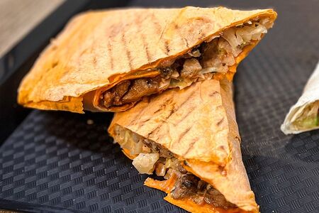 Шаурма свинина в сырном лаваше