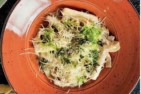 Паста с куриным филе и кабачками