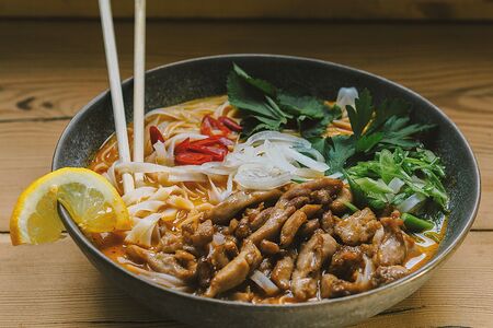 Суп Лакса с курицей