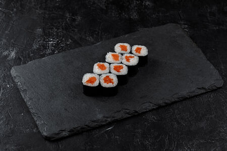 Классический ролл с лососем