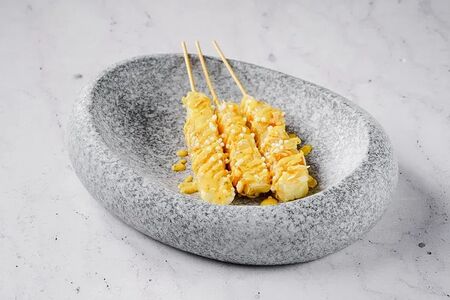 Сыр темпура в миндальных лепестках